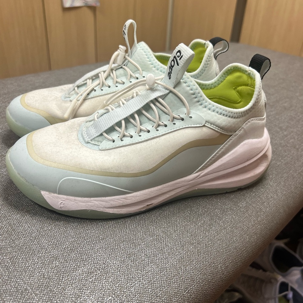 Brand new without tags. Limited edition mint green cloves. Nurse shoes